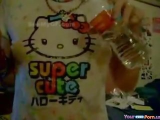 Enchanting 일본의 젊은 여성 와 젖은 hello 고양이 새끼 티셔츠