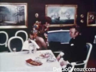 Ketinggalan zaman seks 1960s - berbulu perdana rambut coklat - tabel untuk tiga