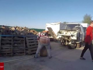 Follada por detrás yang la gorda en el vertedero de coches.gui018