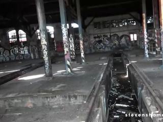 Ajo merr pa kockë nga jason në një abandoned railway zonë! stevenshame.dating i rritur video movs