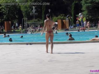Pantai pengintip/voyeur menghancurkan bikini kanak-kanak perempuan tanpa penutup dada jahat weasel