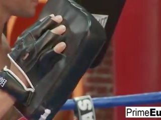 놀랄만한 거유 금발의 잤어요 그녀의 뜨거운 에 trot 권투 코치: 성인 비디오 (30)