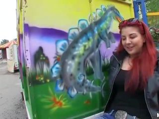 Sophia e egër fucked në the amusement park
