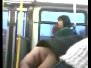 Kerl masturbiert auf öffentlich bus privat mov