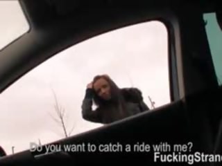Hitchhiker 비탄 지나 디바인 처음으로 공공의 더러운 비디오 와 에이 낯선 사람
