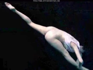 Vedenalainen joustavat gymnastic venäläinen cumshots niellä
