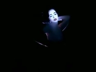 Dita Von Teese'ing