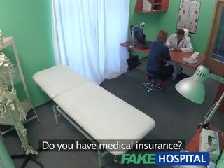 Fakehospital ιατρικό άνθρωπος fucks ασθενής από πίσω