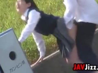 Japán iskolás baszás -ban nyilvános