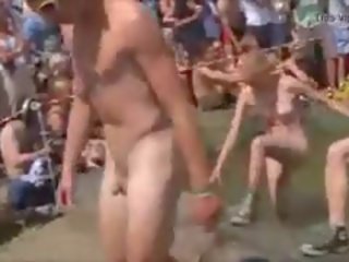 Femdom arkadaşları + kadın koşmak oryantal = roskilde festival 2010