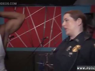 Lesbo poliisi upseeri ja angell kesät poliisi gangbang raaka klipsi