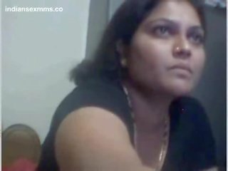 Desi aunty Nude on Webcam Showing her Big BOobs & Pussy Mms