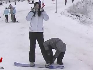 Asiática casal louca snowboarding e sexual adventures filme