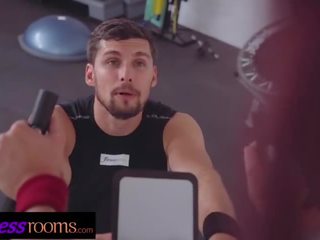 Fitness rooms big pénis personal trainer fucks attractive redhead on exercise bike