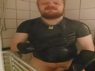 Rubbercub wanking i dusch