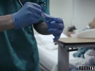 Puhdas tabu perv medic antaa teinit potilas emättimeen tentti