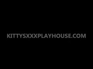 Kittysxxxplayhouse.com 짧은 반바지 에 poundout