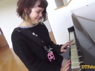 Yhivi filmek ki zongora szakértelem followed által durva porn� és elélvezés vége neki arc! - featuring: yhivi / james deen