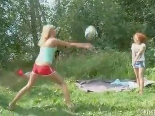 Volleyball volpi dare all'aperto trio pompino