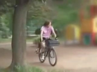 Ýapon daughter masturbated while sürmek a specially modified x rated video bike!