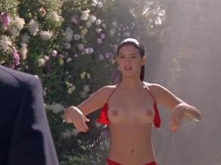 Mudo celeb phoebe cates in red flirty bikini