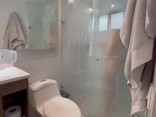 Une magnificent bain avec la nettoyage jeune femme à partir de ma maison: hd x évalué film 0a