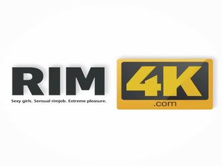 Rim4k. attraktiv babes zunge wird tief drinnen von vip gäste hintern